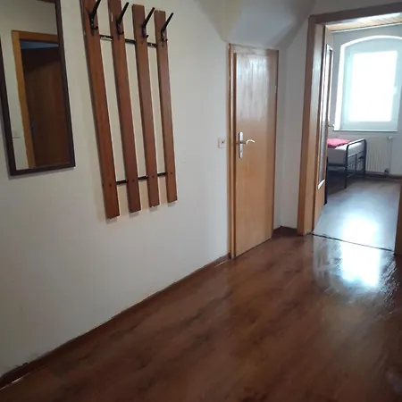Apart-center *